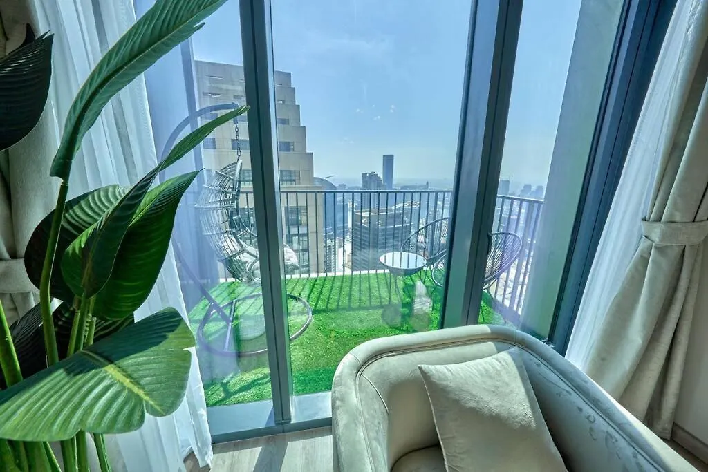 Magnificent Lux 2 Bedroom With Incredible Skyline View Dubai
